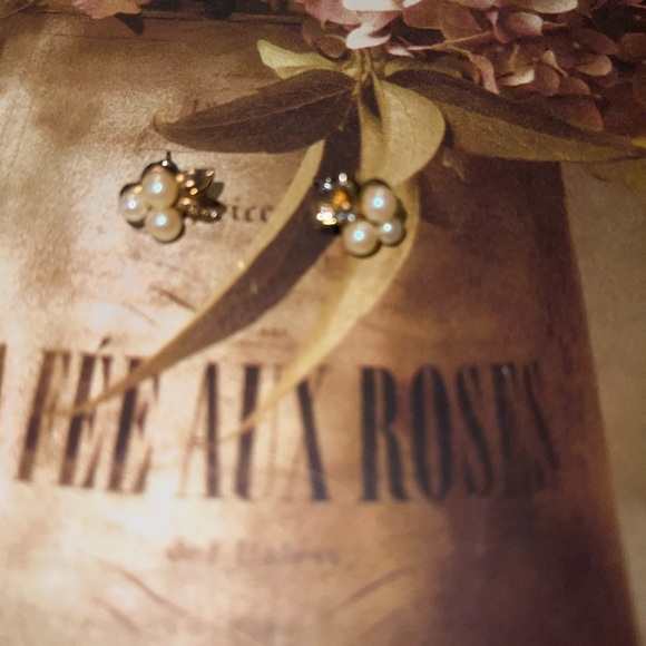 Avon Vintage gold plated earrings with pearl clusters like a grape design - Picture 6 of 13